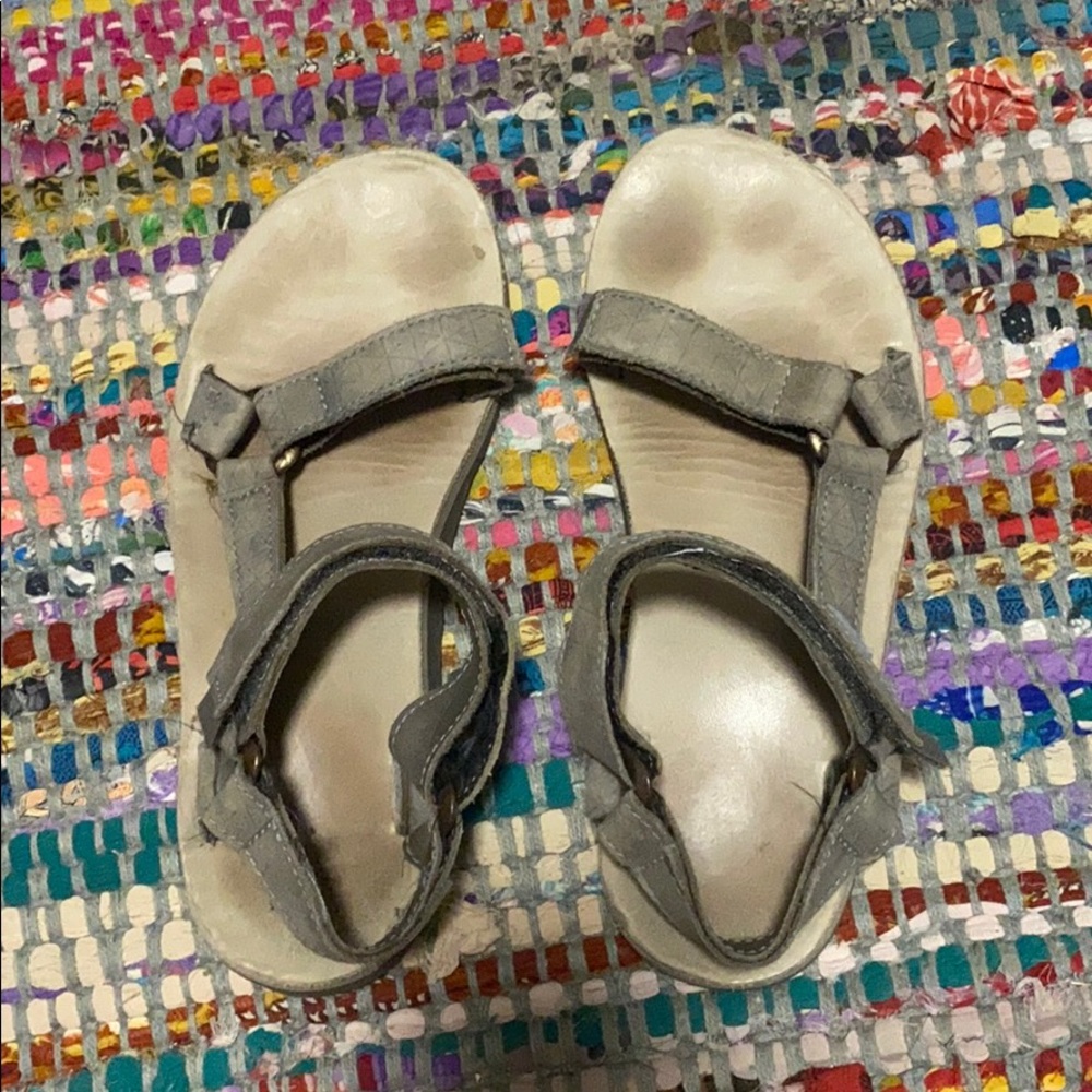 Grey Tevas